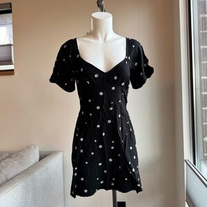 Black and white floral daisy dress